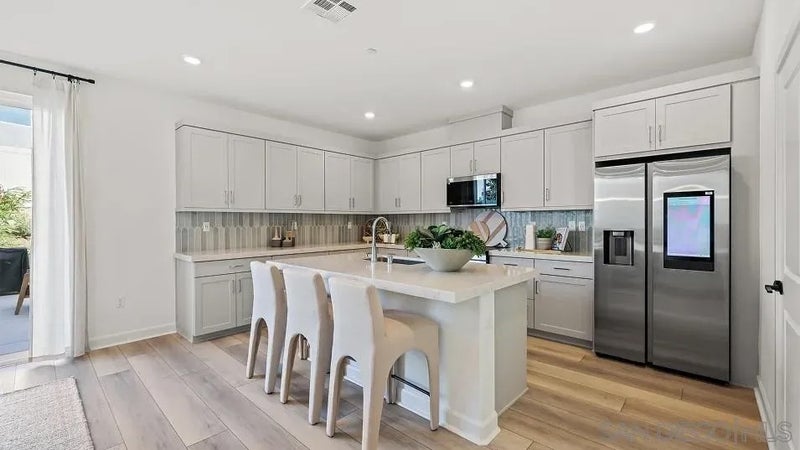 10418 Hill Meadows