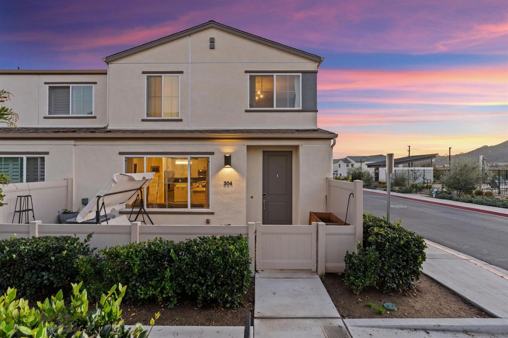 Photo of 304 Sweet Place, Fallbrook, CA 92028 (MLS # 250046205)