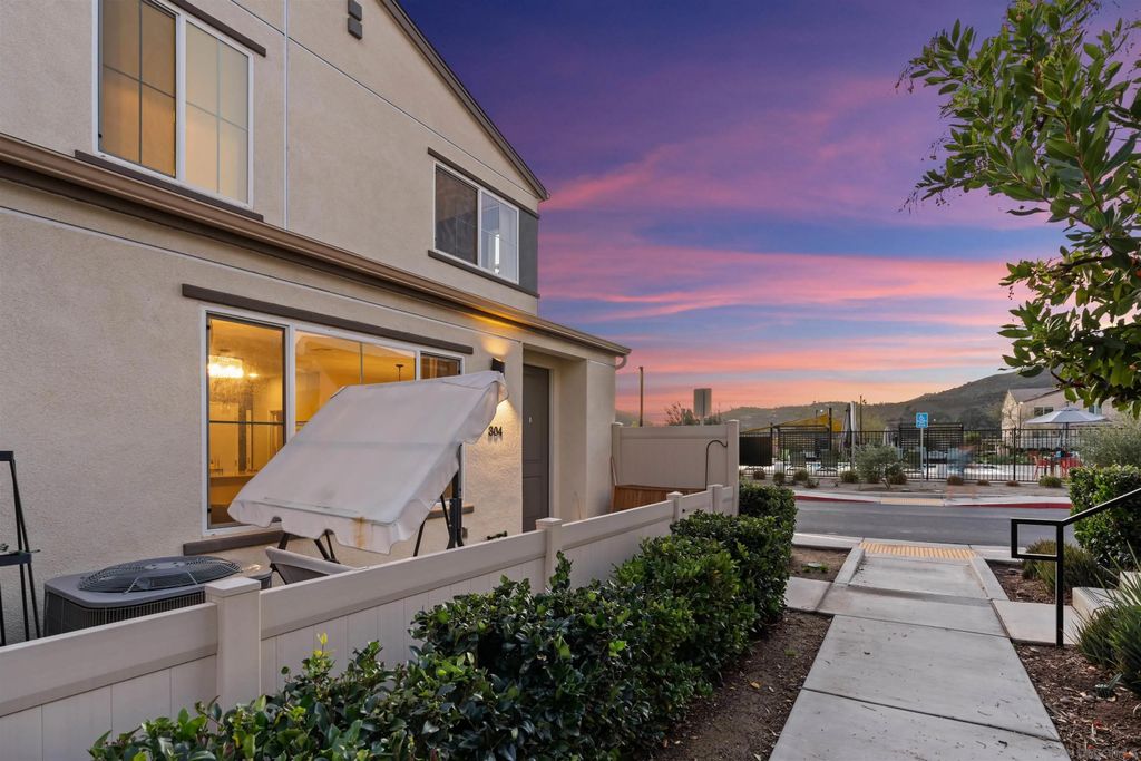 Photo of 304 Sweet Place, Fallbrook, CA 92028 (MLS # 250046205)