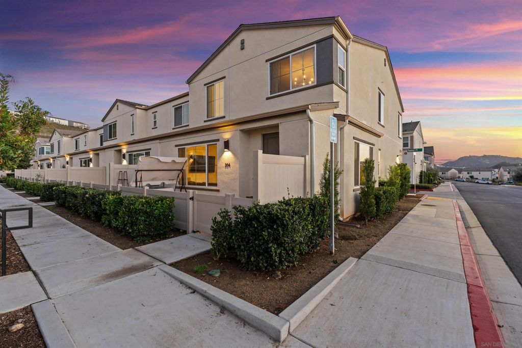 Photo of 304 Sweet Place, Fallbrook, CA 92028 (MLS # 250046205)