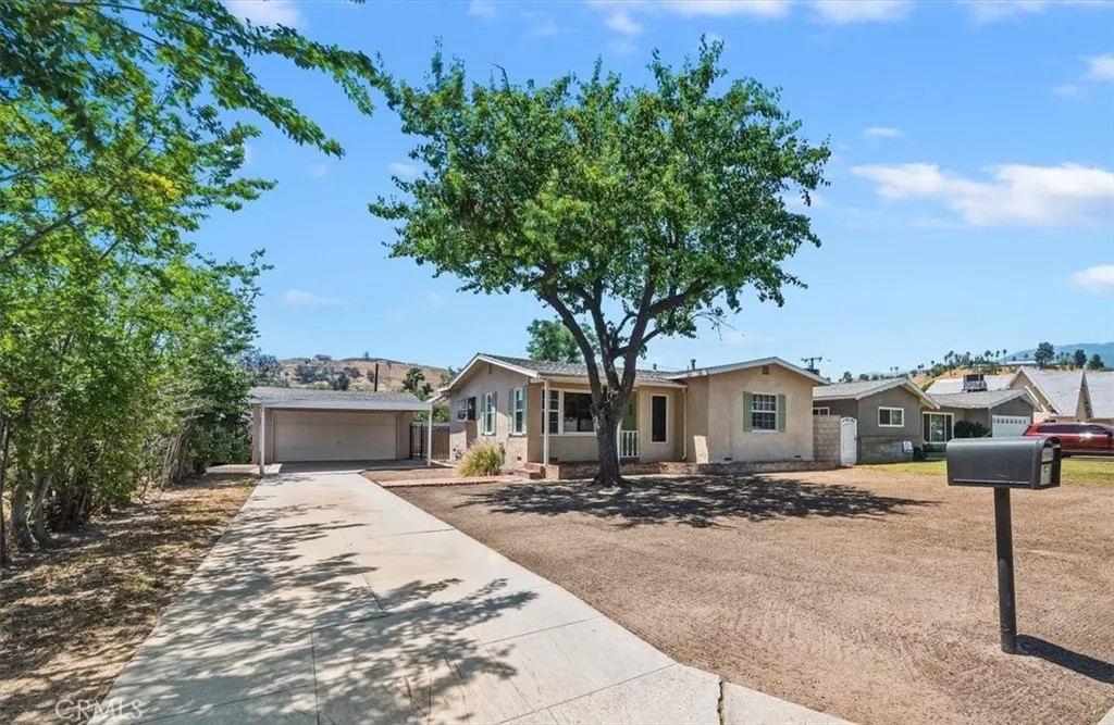 3524 N Stoddard