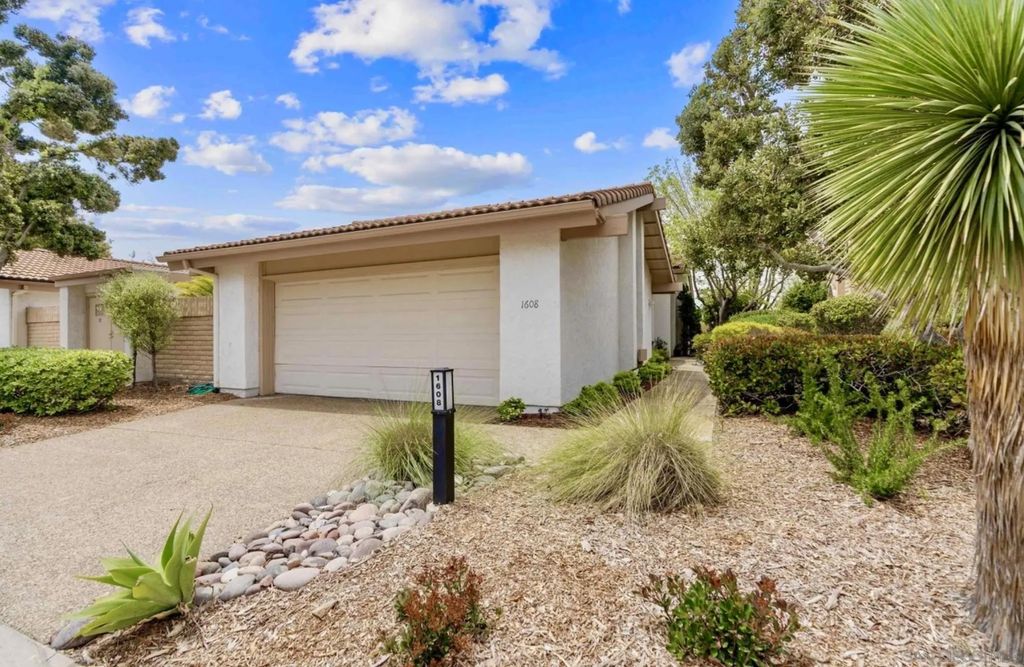 Photo of 1608 Caminito Asterisco, La Jolla, CA 92037 (MLS # 250044634)