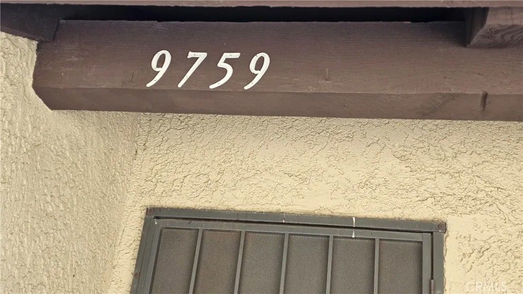 Photo of 9759 Via Roma, Burbank, CA 91504 (MLS # GD26093325)