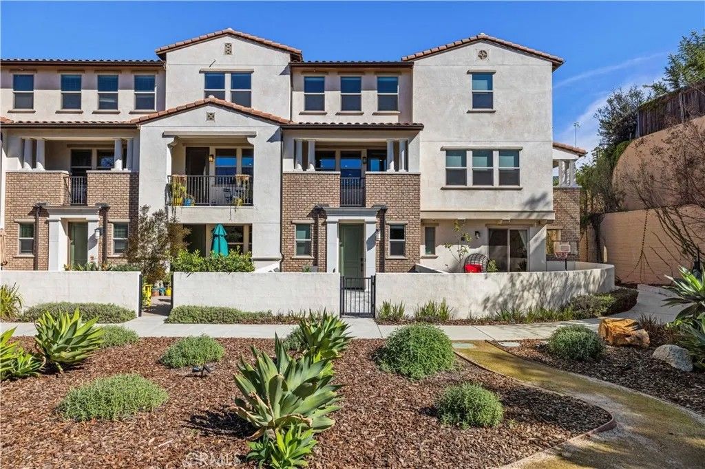 Photo of 83 Jensen Court, Thousand Oaks, CA 91360 (MLS # PW26040196)