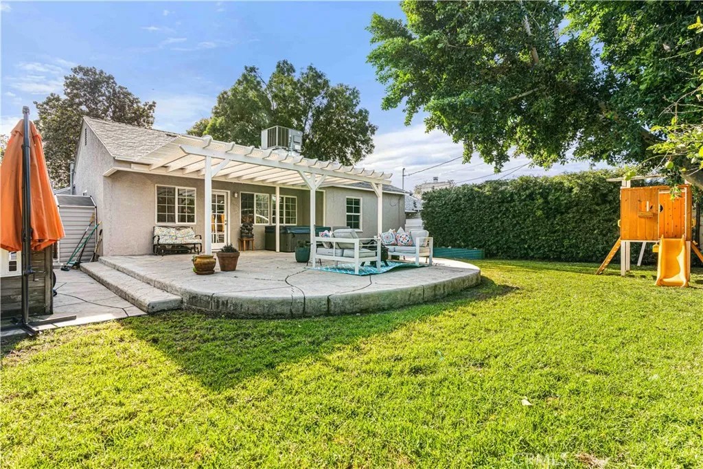 17145 Strathern Street