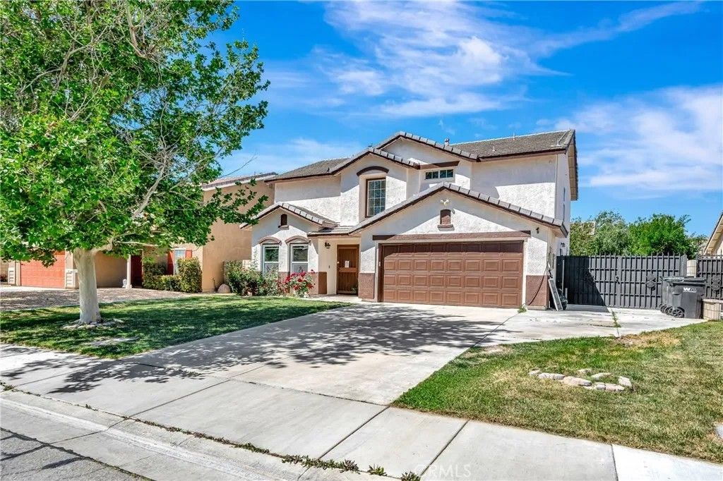 Photo of 45441 Pickford Ave, Lancaster, CA 93534 (MLS # SR26084556)