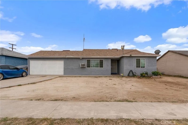 571 N Lilac Avenue