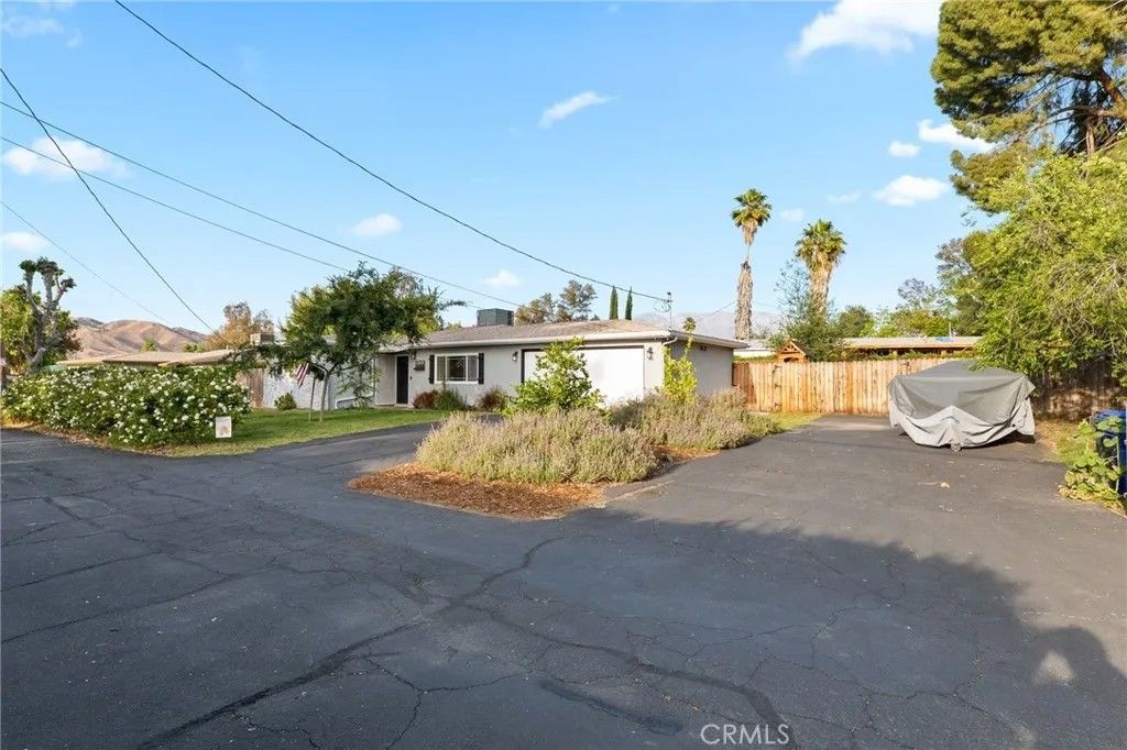 Photo of 12839 10th St, Yucaipa, CA 92399 (MLS # IG26092226)