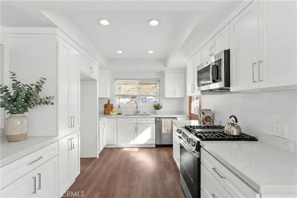 Photo of 7425 Garden Grove Avenue, Reseda, CA 91335 (MLS # SR26009798)