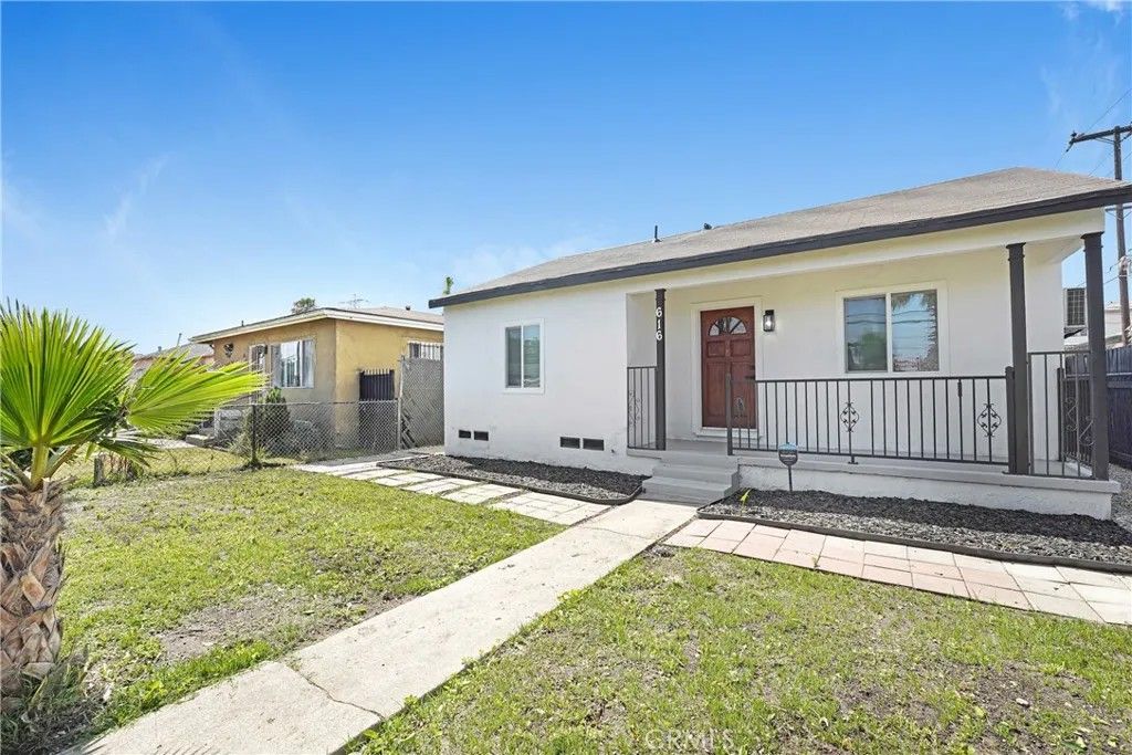 Photo of 616 E 135th St, Los Angeles, CA 90059 (MLS # TR26103125)