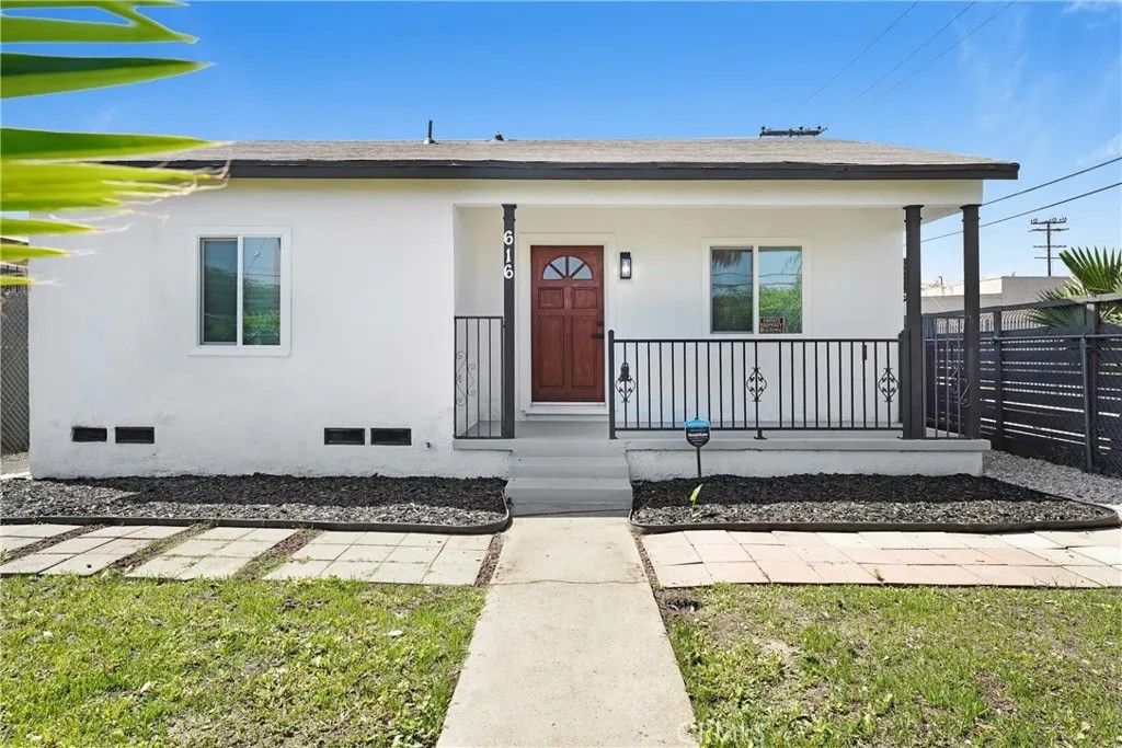 Photo of 616 E 135th St, Los Angeles, CA 90059 (MLS # TR26103125)