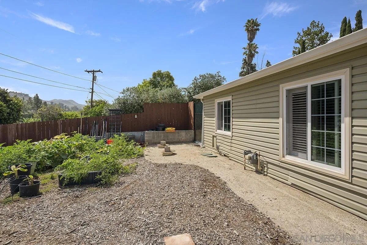 1157 Via Loma Vista
