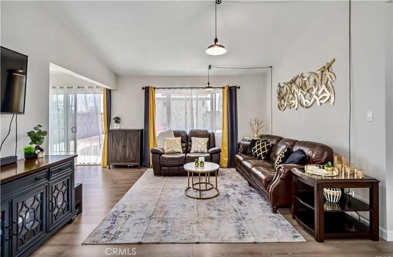1052 W Avenue J15