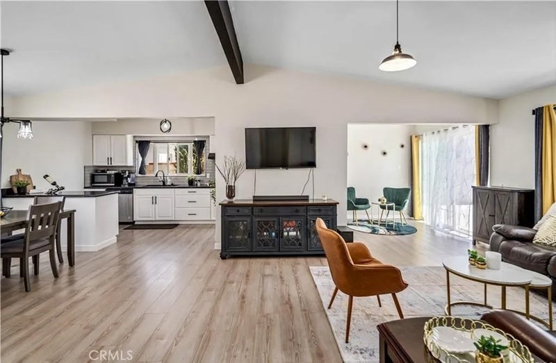 1052 W Avenue J15