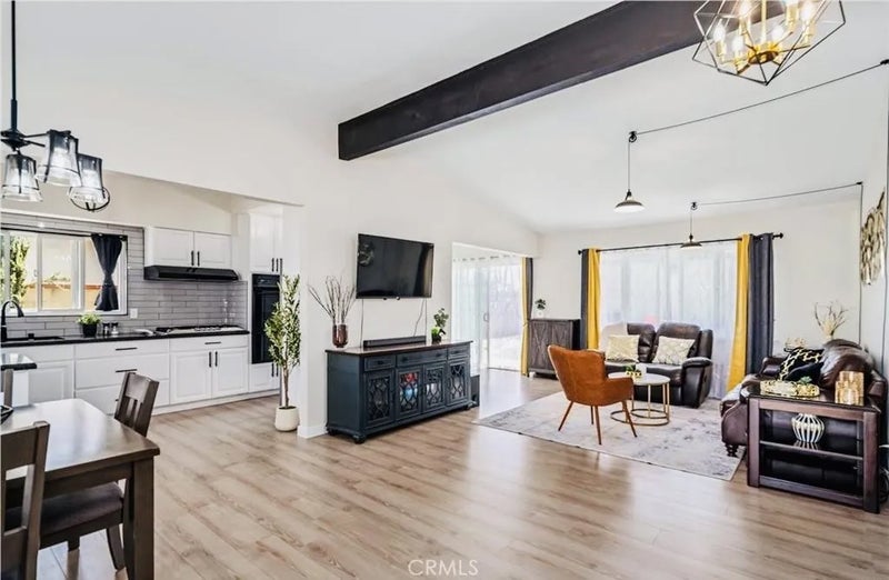 1052 W Avenue J15
