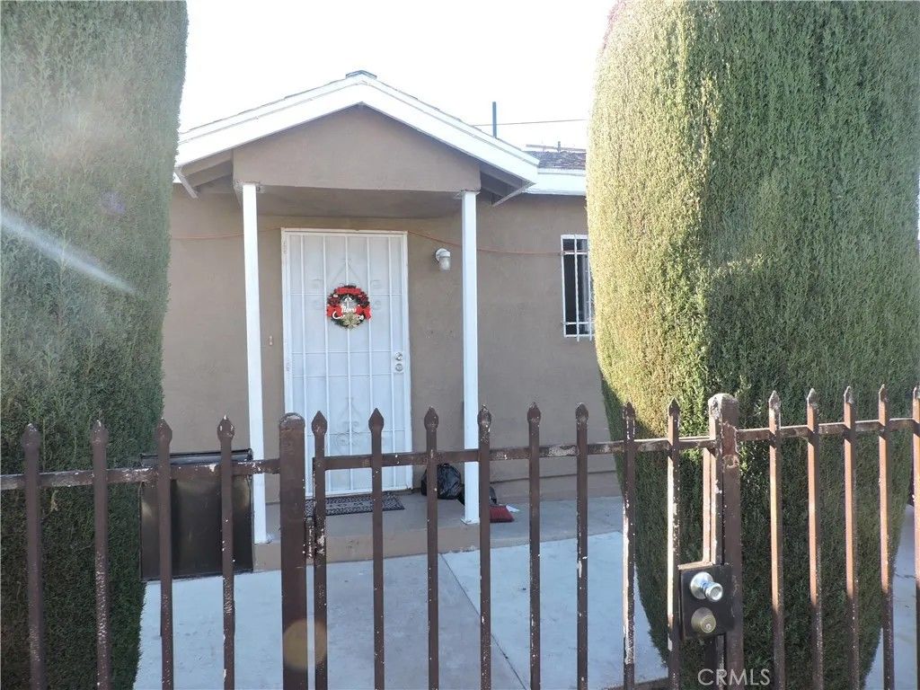 Photo of 157 E 104th Street, Los Angeles, CA 90003 (MLS # DW25273353)