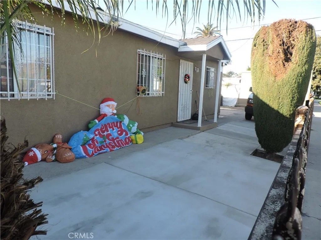 Photo of 157 E 104th Street, Los Angeles, CA 90003 (MLS # DW25273353)