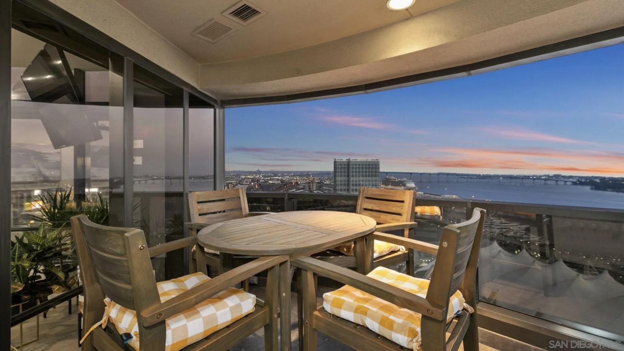 200 W Harbor Dr 2902