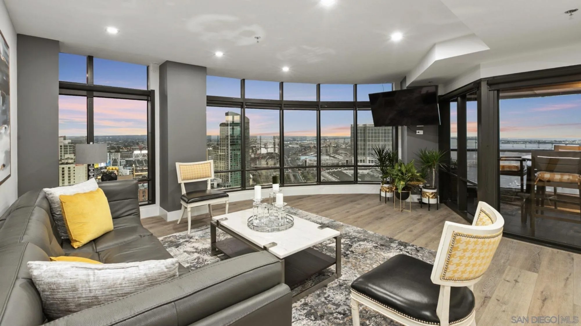 200 W Harbor Dr 2902