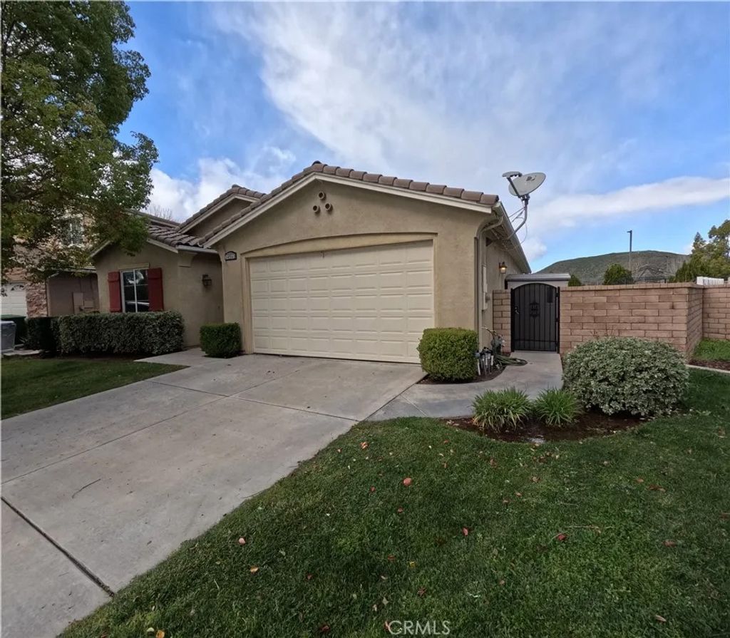Photo of 34563 Wintersweet Ln, Winchester, CA 92596 (MLS # SW26037405)
