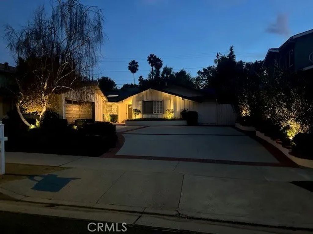 Photo of 22736 Margarita Drive, Woodland Hills, CA 91364 (MLS # SR26058812)