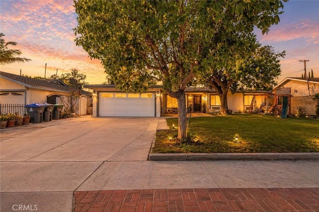 Photo of 1705 E Vermont Ave, Anaheim, CA 92805 (MLS # CV26093227)