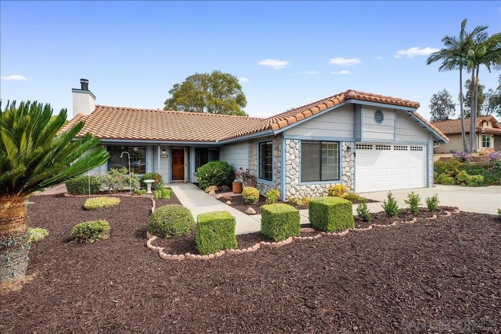 Photo of 445 Cancun Ct, Fallbrook, CA 92028 (MLS # 260008711)