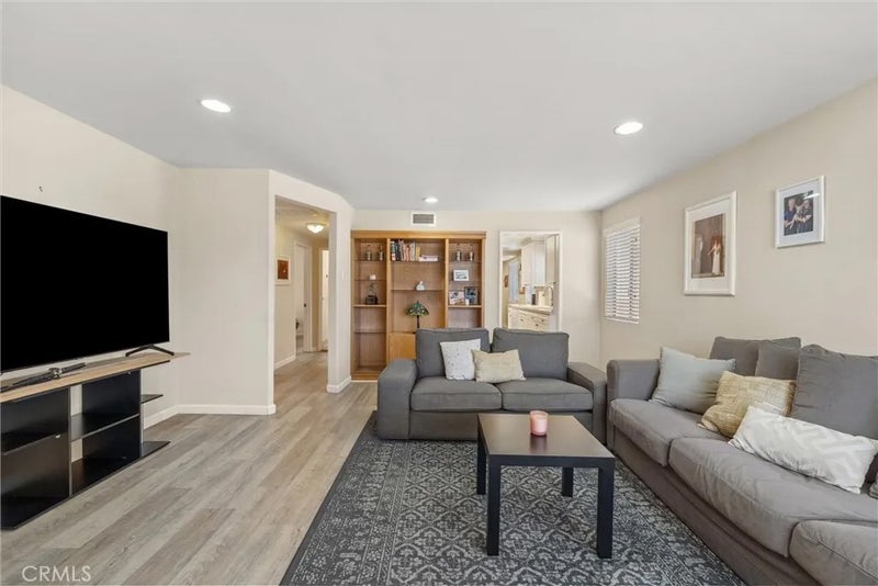 1034 W 24th