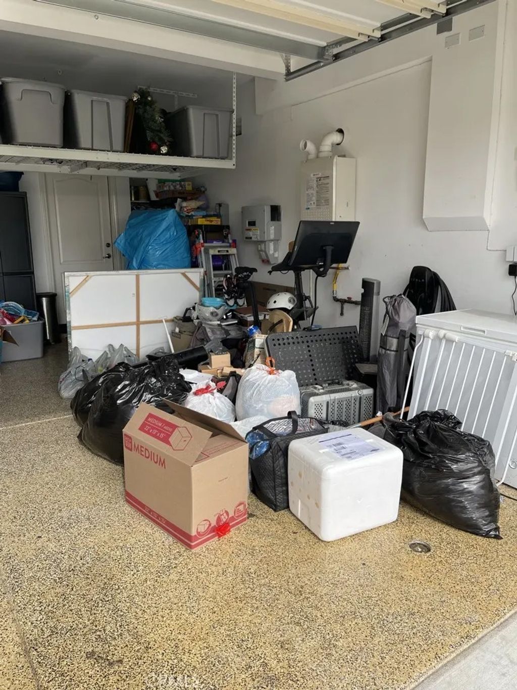 Photo of 43015 Greene Cir, Temecula, CA 92592 (MLS # SW26019067)