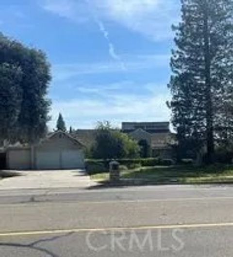 Photo of 417 W Audubon Dr, Fresno, CA 93711 (MLS # PW26032904)