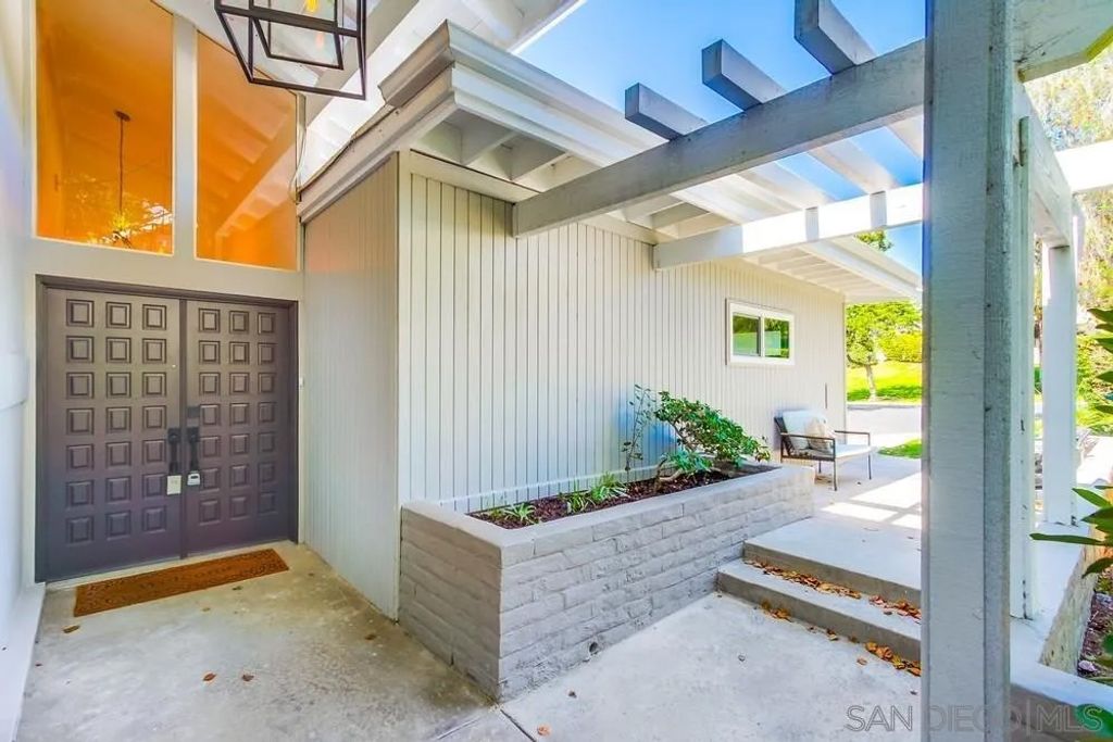 Photo of 2223 Caminito Preciosa Sur, La Jolla, CA 92037 (MLS # 2600551)