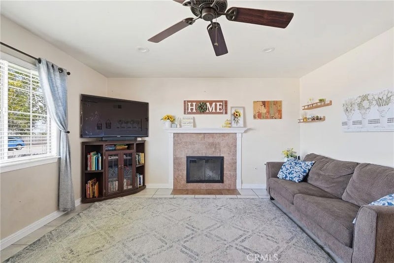 3898 Crestmont