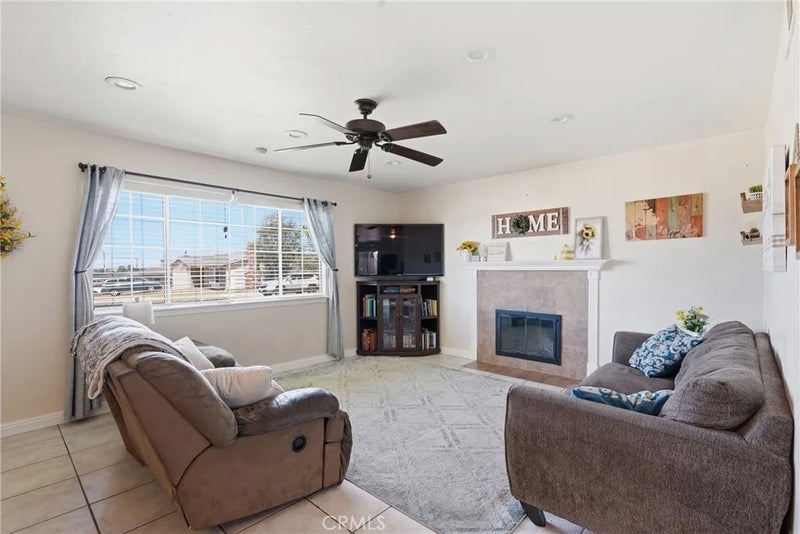3898 Crestmont