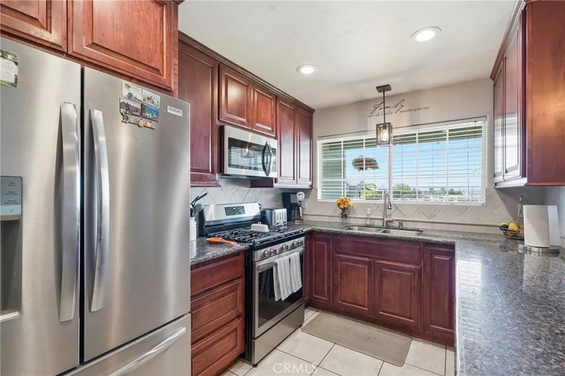 3898 Crestmont