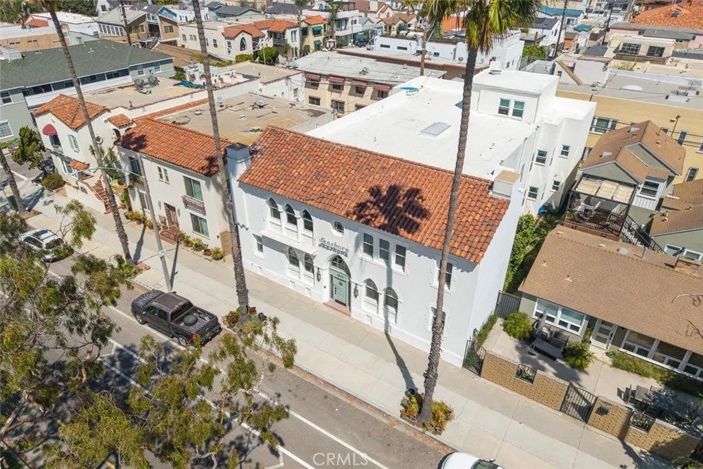 4915 E Ocean