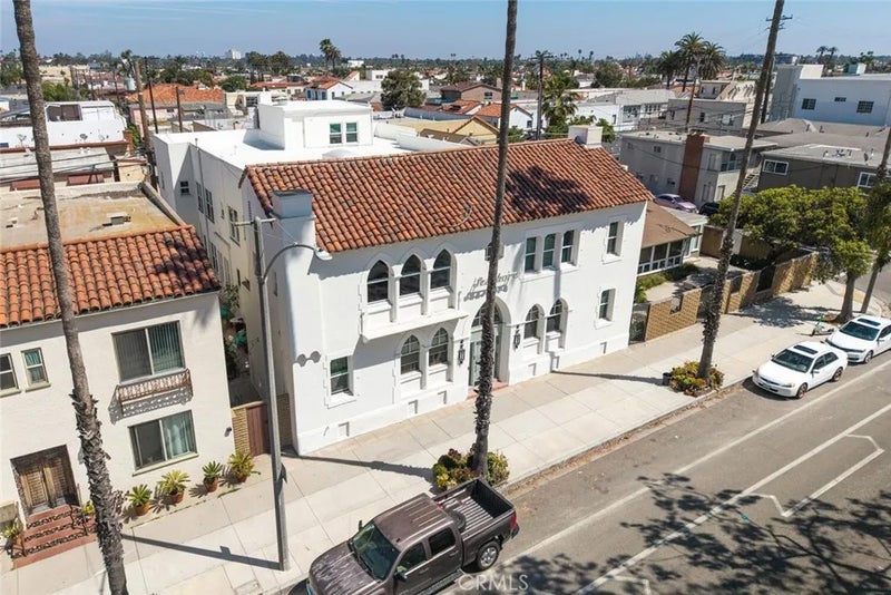 4915 E Ocean