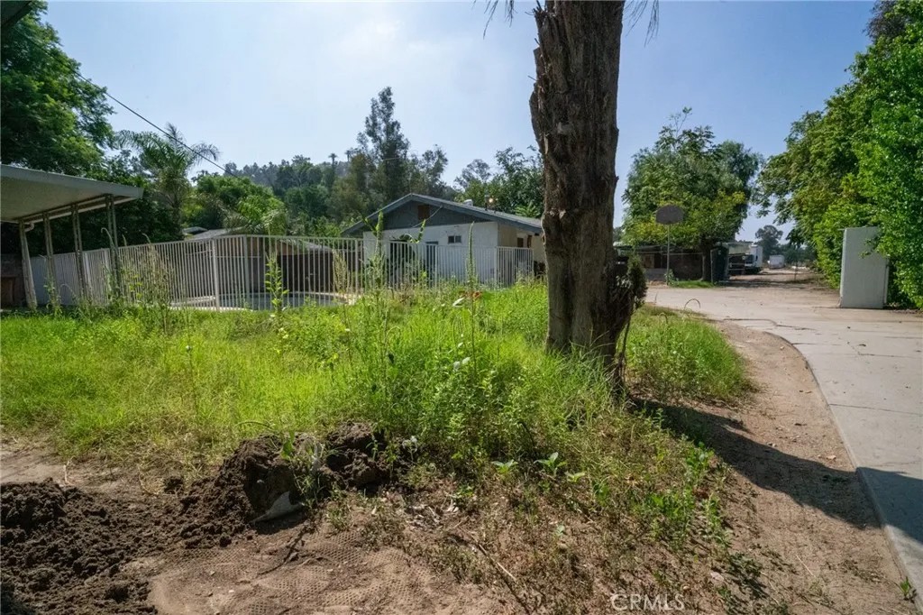 11142 Locust Avenue