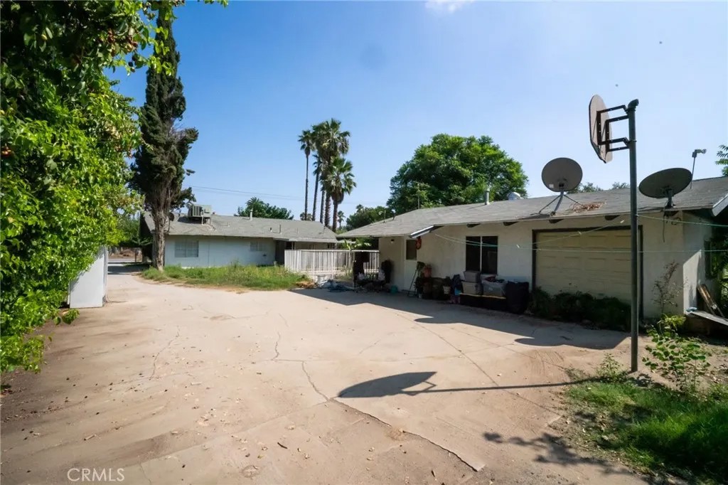 11142 Locust Avenue