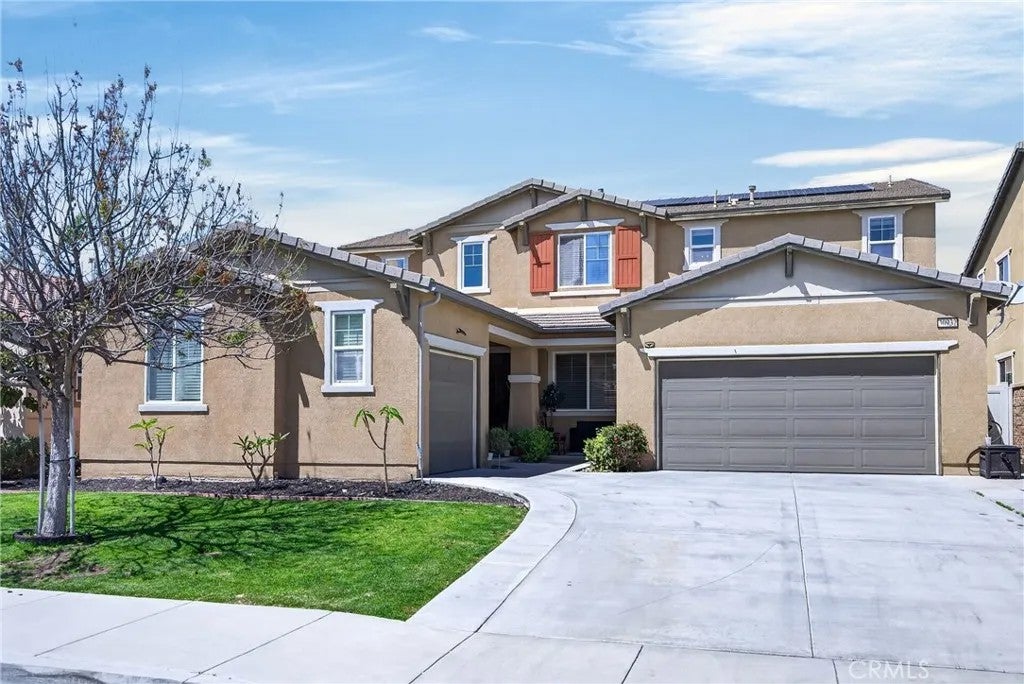 Photo of 30932 Windflower Ln, Murrieta, CA 92563 (MLS # OC26006297)