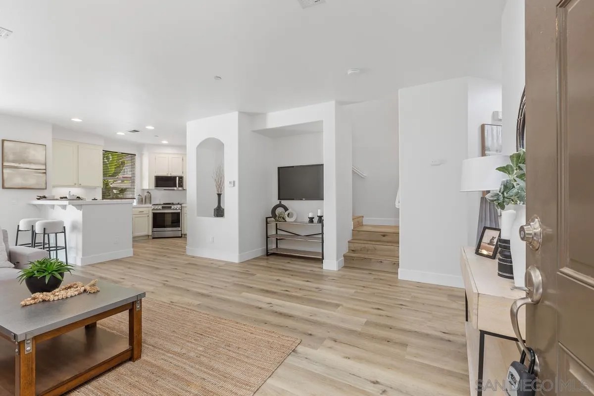 191 Aurora Ave
