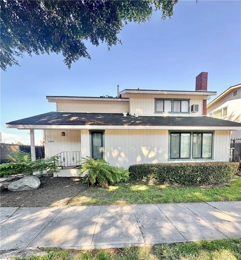 1045 E 3rd 4