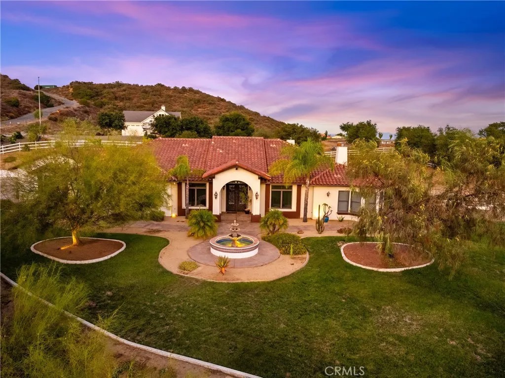 21977 Paseo Chico