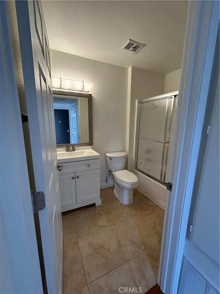21520 Burbank 303