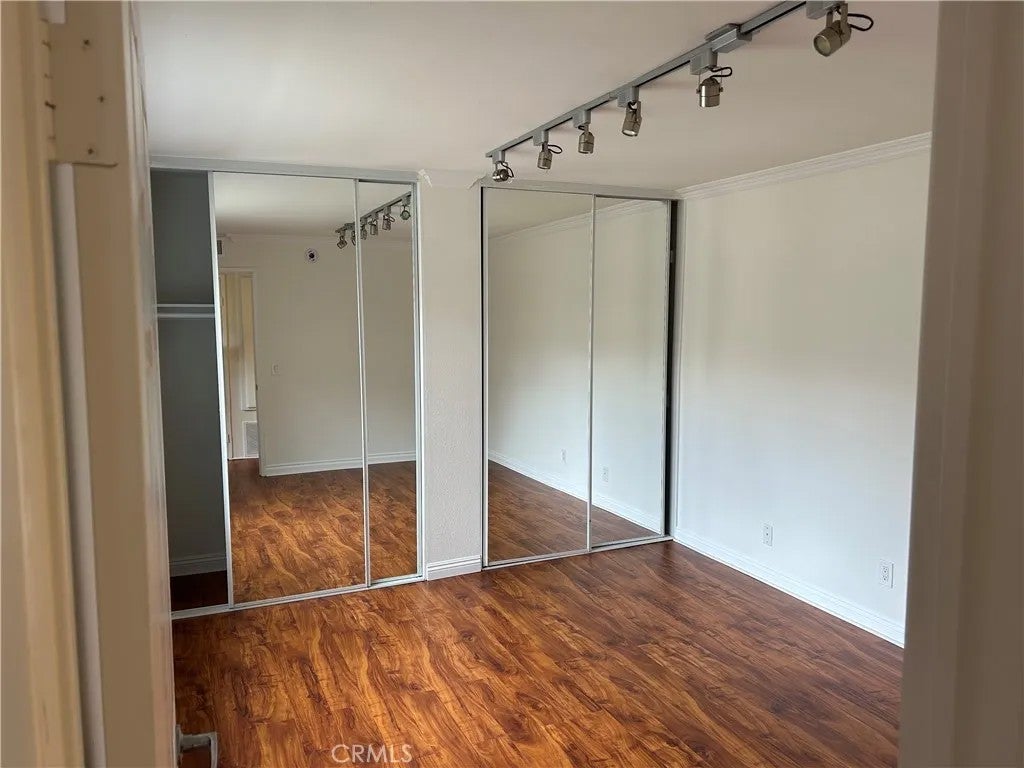 21520 Burbank 303