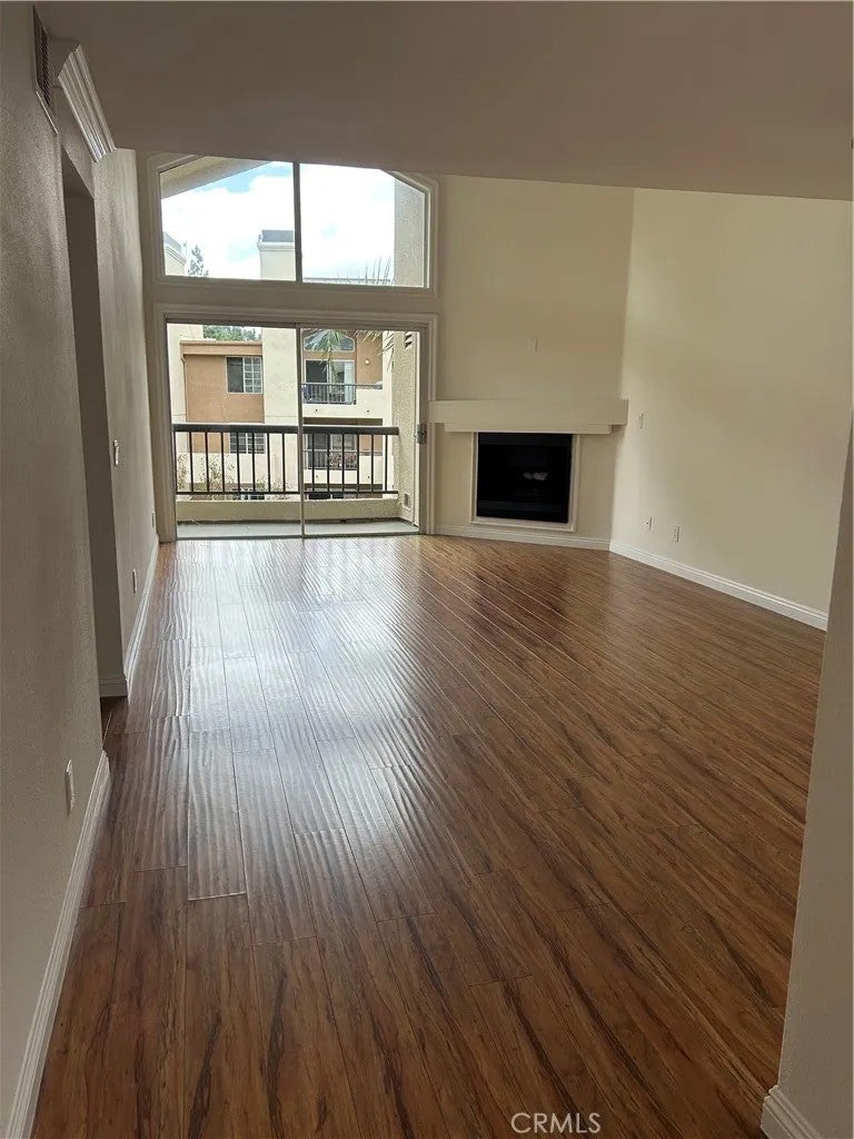 21520 Burbank 303
