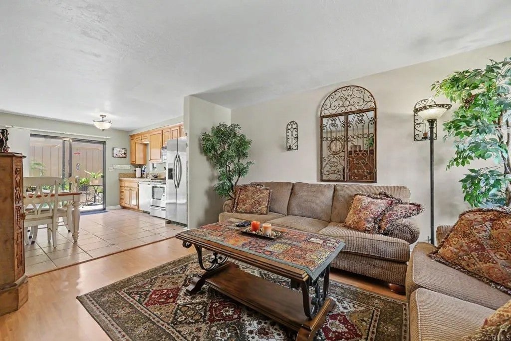 2728 Ariane Dr 52
