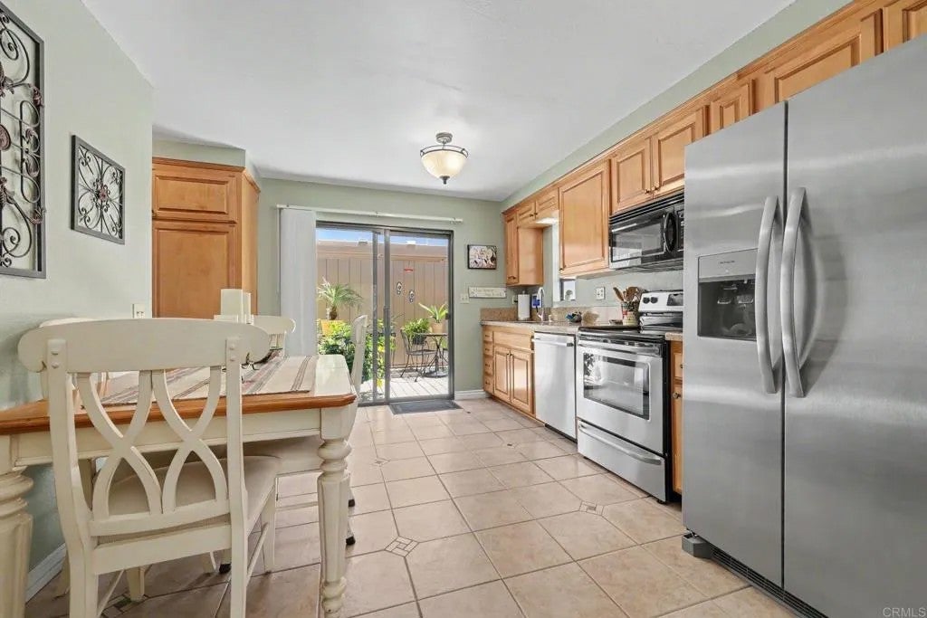 2728 Ariane Dr 52
