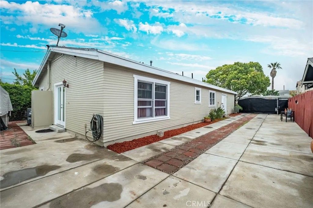 Photo of 743 Ohio Ave, Long Beach, CA 90804 (MLS # PW26069340)