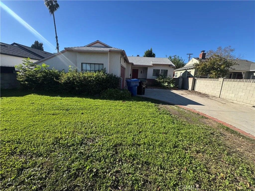 Photo of 6853 Willis Avenue, Van Nuys, CA 91405 (MLS # CV25278705)