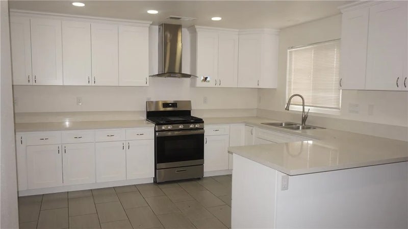 3051 Via De Flores